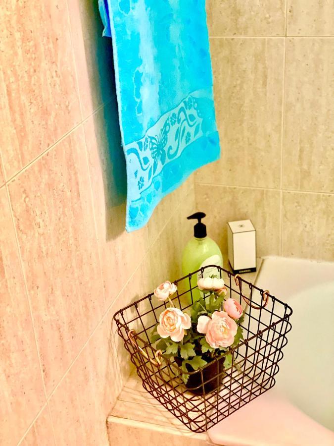 Queens Garden Walking Distance To The Beach 파포스 외부 사진