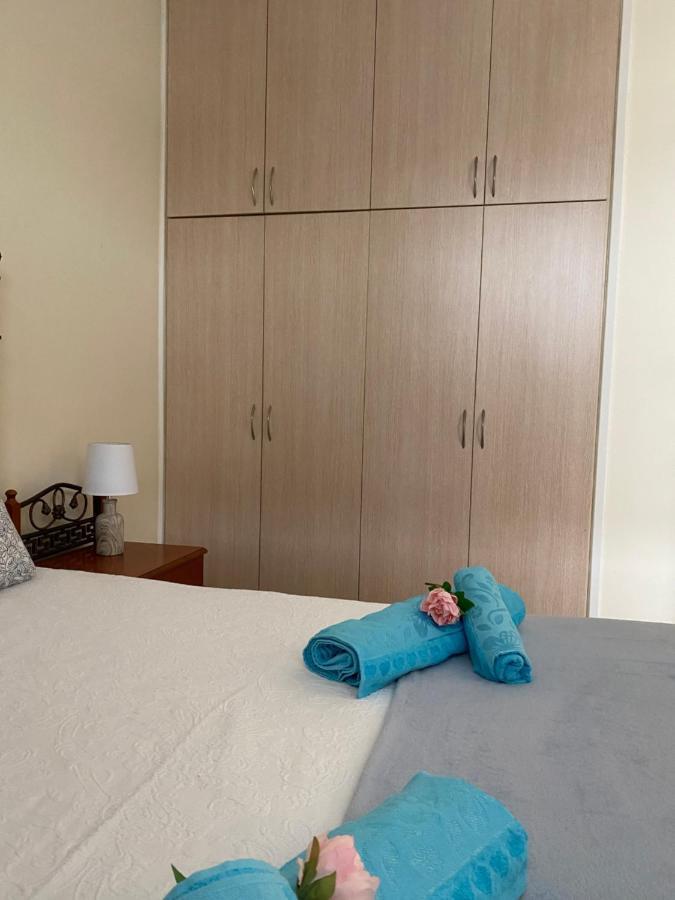 Queens Garden Walking Distance To The Beach 파포스 외부 사진
