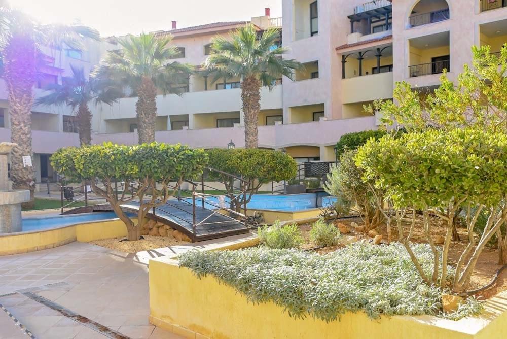 Queens Garden Walking Distance To The Beach 파포스 외부 사진