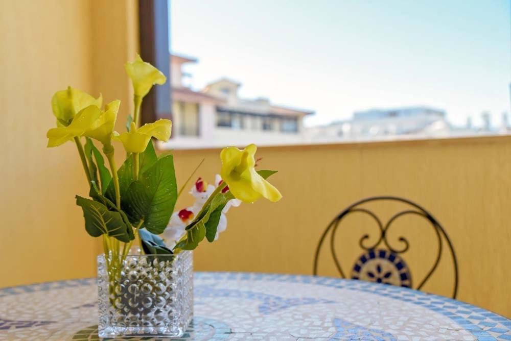 Queens Garden Walking Distance To The Beach 파포스 외부 사진