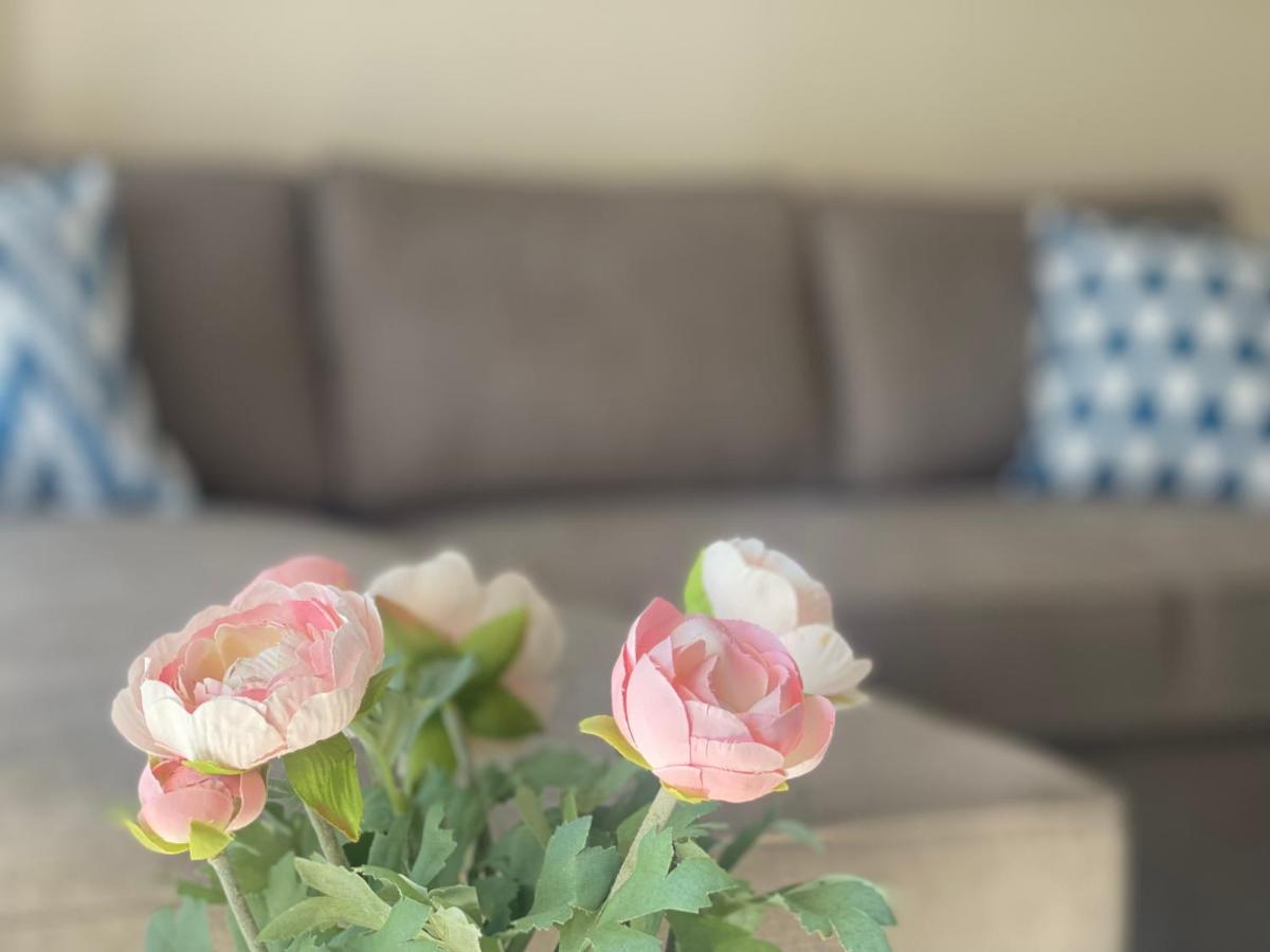 Queens Garden Walking Distance To The Beach 파포스 외부 사진